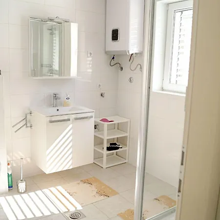 Luger Eg By Interhome Ražanj