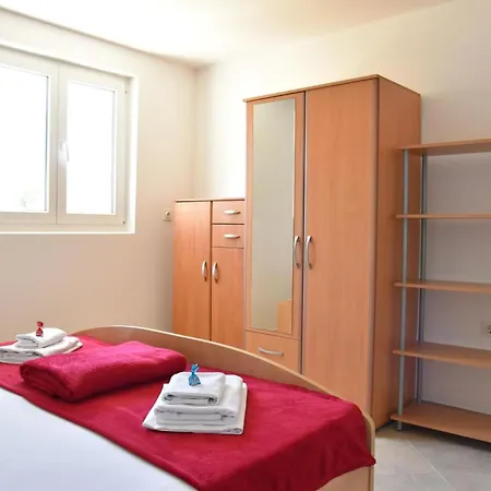 Luger Eg By Interhome Appartement Ražanj