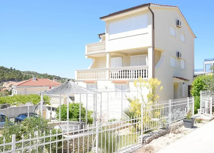 Luger Eg By Interhome Ražanj