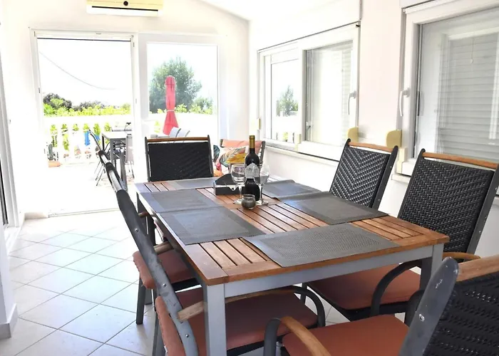 Luger Eg By Interhome Ražanj