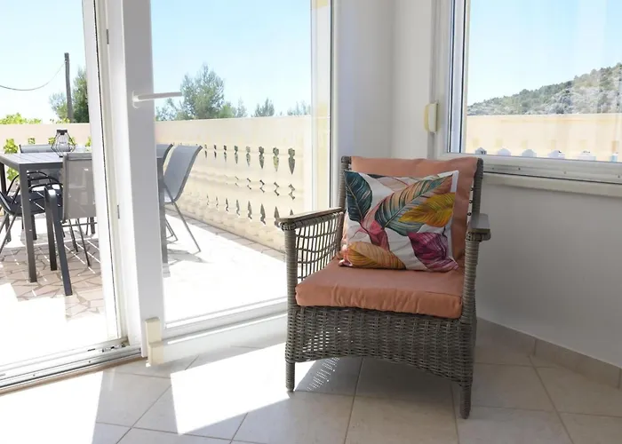 Luger Eg By Interhome Ražanj